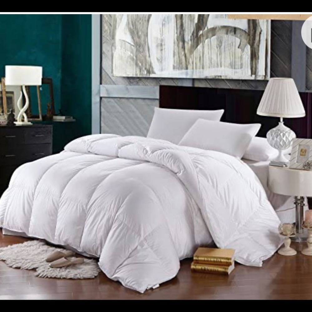 - Royal hotel goose down king comforter - Picture 2 of 3
